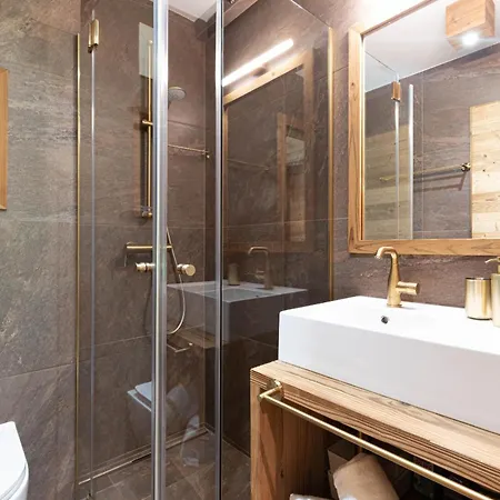 Polaris 1 004 Luxe & Lift 6 Pers Appartement Zinal